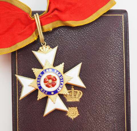 Lippe-Detmold: Fürstlich Lippischer Hausorden, 2. Modell (1890-1924), Ehrenkreuz, 2. Klasse im Etui. - photo 2 Lippe-Detmold: Fürstlich Lippischer Hausorden, 2. Modell (1890-1924), Ehrenkreuz, 2. Klasse im Etui. - photo 2