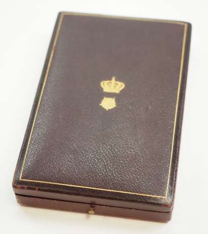 Lippe-Detmold: Fürstlich Lippischer Hausorden, 2. Modell (1890-1924), Ehrenkreuz, 2. Klasse im Etui. - photo 3 Lippe-Detmold: Fürstlich Lippischer Hausorden, 2. Modell (1890-1924), Ehrenkreuz, 2. Klasse im Etui. - photo 3