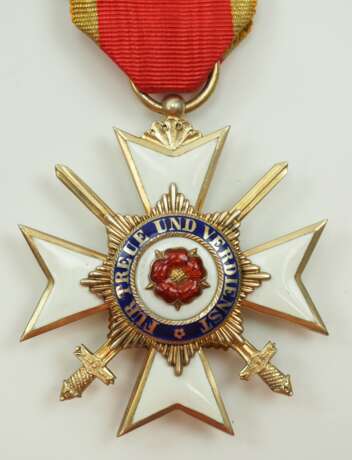 Lippe-Detmold: Fürstlich Lippischer Hausorden, 2. Modell (1890-1924), Ehrenkreuz 3. Klasse mit Schwertern. - photo 1 Lippe-Detmold: Fürstlich Lippischer Hausorden, 2. Modell (1890-1924), Ehrenkreuz 3. Klasse mit Schwertern. - photo 1