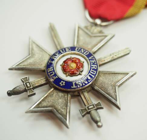 Lippe-Detmold: Fürstlich Lippischer Hausorden, 2. Modell (1890-1924), Ehrenkreuz 4. Klasse, 2. Abteilung, mit Schwertern. - photo 2