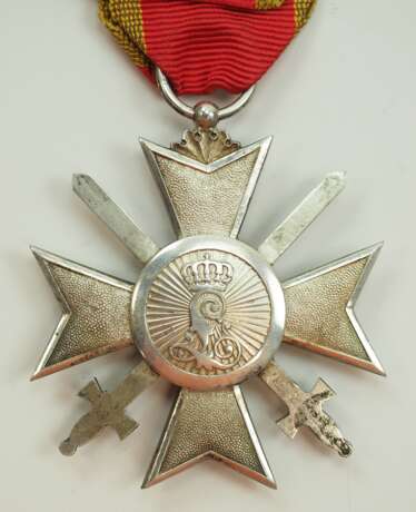 Lippe-Detmold: Fürstlich Lippischer Hausorden, 2. Modell (1890-1924), Ehrenkreuz 4. Klasse, 2. Abteilung, mit Schwertern. - photo 3