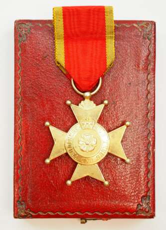 Lippe-Detmold: Fürstlich Lippischer Hausorden, Goldenes Verdienstkreuz, im Etui. - photo 1 Lippe-Detmold: Fürstlich Lippischer Hausorden, Goldenes Verdienstkreuz, im Etui. - photo 1