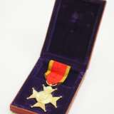 Lippe-Detmold: Fürstlich Lippischer Hausorden, Goldenes Verdienstkreuz, im Etui. - photo 2