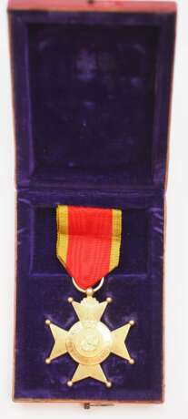 Lippe-Detmold: Fürstlich Lippischer Hausorden, Goldenes Verdienstkreuz, im Etui. - photo 3 Lippe-Detmold: Fürstlich Lippischer Hausorden, Goldenes Verdienstkreuz, im Etui. - photo 3