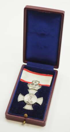 Lippe-Detmold: Leopold-Orden, Kreuz mit der Krone, im Etui. - photo 1 Lippe-Detmold: Leopold-Orden, Kreuz mit der Krone, im Etui. - photo 1