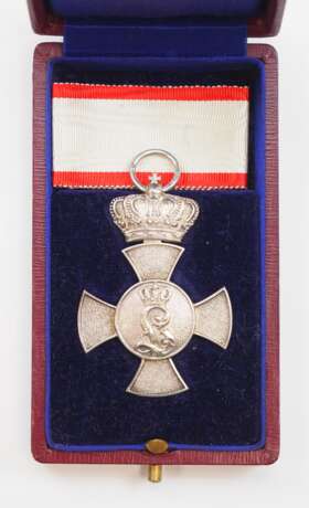 Lippe-Detmold: Leopold-Orden, Kreuz mit der Krone, im Etui. - photo 2 Lippe-Detmold: Leopold-Orden, Kreuz mit der Krone, im Etui. - photo 2