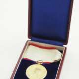 Lippe-Detmold: Leopold-Orden, Gold Medaille, im Etui. - photo 2