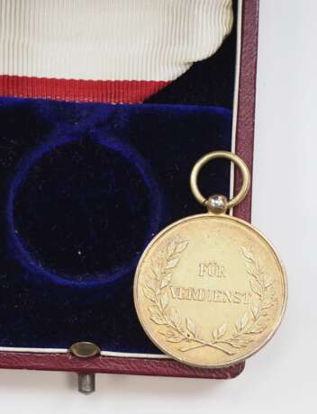Lippe-Detmold: Leopold-Orden, Gold Medaille, im Etui. - photo 3 Lippe-Detmold: Leopold-Orden, Gold Medaille, im Etui. - photo 3