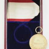Lippe-Detmold: Leopold-Orden, Gold Medaille, im Etui. - photo 4