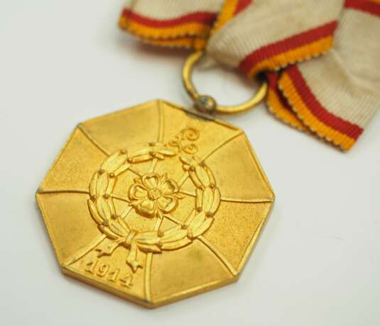 Lippe-Detmold: Kriegs-Ehrenmedaille, am weißen Bande für Heimat-Verdienste. - Foto 2 Lippe-Detmold: Kriegs-Ehrenmedaille, am weißen Bande für Heimat-Verdienste. - Foto 2