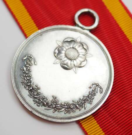 Lippe-Detmold: Silberne Verdienstmedaille am Bande, 1. Ausführung (1816-1902). - Foto 3 Lippe-Detmold: Silberne Verdienstmedaille am Bande, 1. Ausführung (1816-1902). - Foto 3