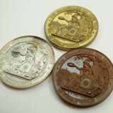 Lippe-Detmold: Huldigungsmedaille auf das Lippische Fürstenpaar anlässlich des 25. Regierungsjubiläums und der silbernen Hochzeit 1845, in Gold, Silber und Bronze. - Foto 4