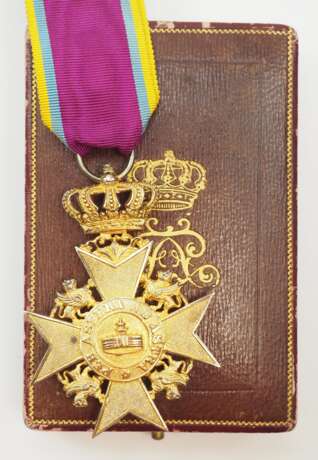 Mecklenburg-Schwerin: Hausorden der Wendischen Krone, Goldenes Verdienstkreuz, im Etui. - photo 1