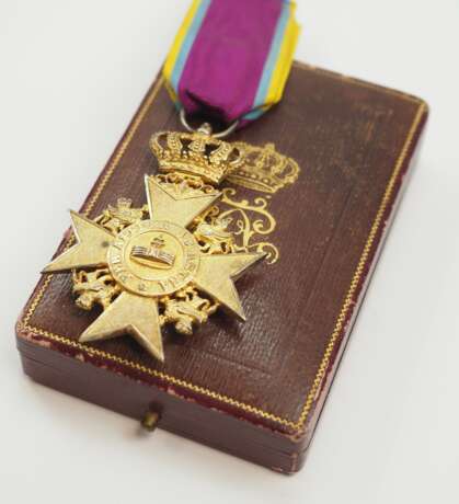 Mecklenburg-Schwerin: Hausorden der Wendischen Krone, Goldenes Verdienstkreuz, im Etui. - photo 3