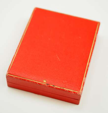 Preussen: Königlicher Hausorden von Hohenzollern, Steckdekoration, im Etui. - photo 6 Preussen: Königlicher Hausorden von Hohenzollern, Steckdekoration, im Etui. - photo 6