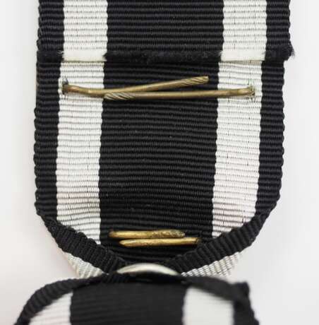 Preussen: Eisernes Kreuz, 1870, 2. Klasse mit Eichenbruch "25" und Wiederholunggspange 1914, dazu Miniatur. - photo 1