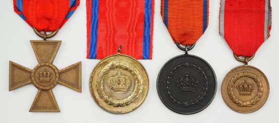 Württemberg: Dienstauszeichnung für Personen des Soldatenstandes, Modell 1913-1921, 1., 2. und 2. Klasse. - photo 1