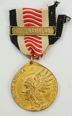 Deutsches Reich: Südwestafrika Denkmünze, in Bronze, mit Gefechtsspange GROSS-NAMALAND. - фото 1