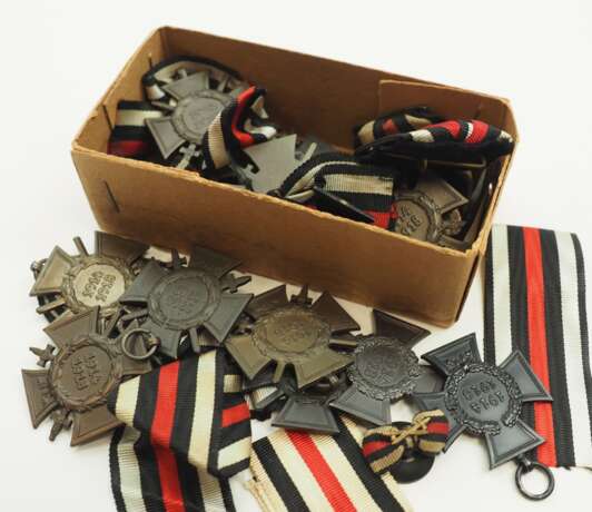 Deutsches Reich: Hindenburg Kreuz Lot - 22 Exemplare. - photo 1 Deutsches Reich: Hindenburg Kreuz Lot - 22 Exemplare. - photo 1