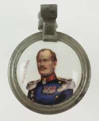 Familie von Werder: Krug mit gemaltem Porträt General von Werder.