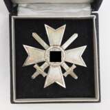 Kriegsverdienstkreuz, 1. Klasse mit Schwertern, im Etui - 1. - photo 1