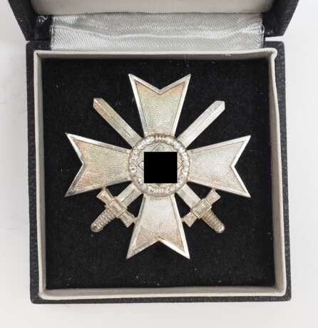 Kriegsverdienstkreuz, 1. Klasse mit Schwertern, im Etui - 1. - photo 1