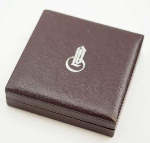 Verwundetenabzeichen, 1939, Silber, im Etui - 107. - photo 3 Verwundetenabzeichen, 1939, Silber, im Etui - 107. - photo 3