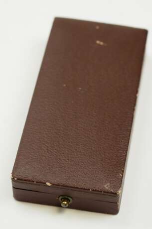 Medaille zur Erinnerung an den 1. Oktober 1938, mit Spange "Prager Burg", im Etui. - photo 3 Medaille zur Erinnerung an den 1. Oktober 1938, mit Spange "Prager Burg", im Etui. - photo 3