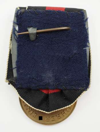 Medaille zur Erinnerung an den 1. Oktober 1939, mit Spange "Prager Burg". - photo 2