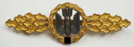 Frontflugspange, für Kampf- und Sturzkampfflieger, in Gold. - фото 1 Frontflugspange, für Kampf- und Sturzkampfflieger, in Gold. - фото 1