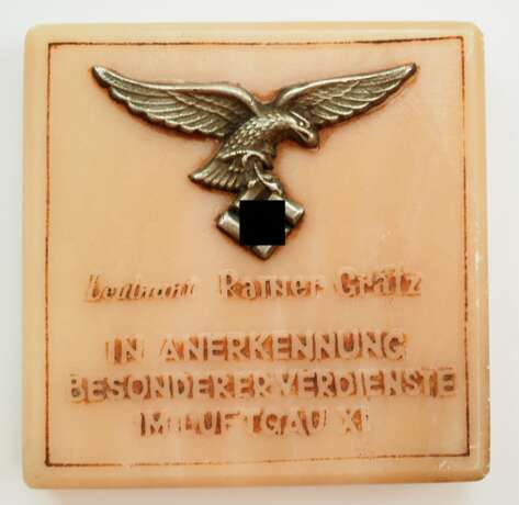 Plakette in Anerkennung besonderer Verdienste im Luftgau XI. - Foto 1 Plakette in Anerkennung besonderer Verdienste im Luftgau XI. - Foto 1