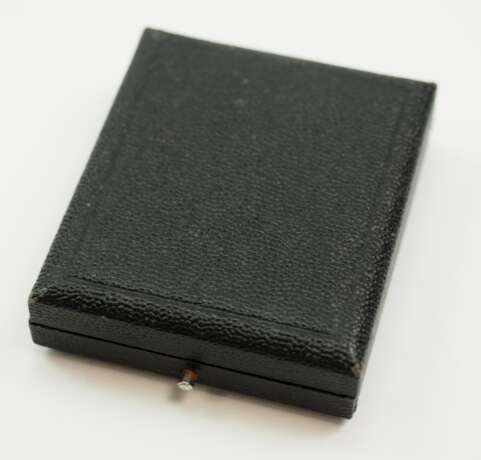 Reichsfeuerwehr-Ehrenzeichen, 2. Stufe, im Etui. - photo 4 Reichsfeuerwehr-Ehrenzeichen, 2. Stufe, im Etui. - photo 4