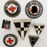 Rot-Kreuz und Frauenschafts-Abzeichen. - photo 1
