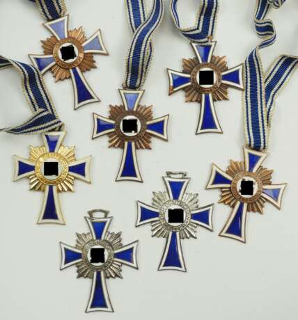 Ehrenkreuz der Deutschen Mutter - 7 Exemplare. - фото 1