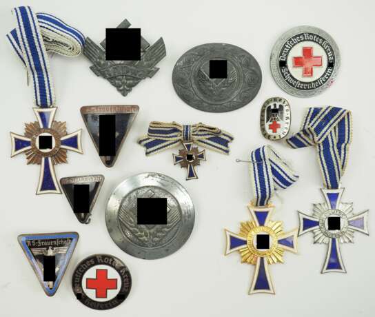 Lot Auszeichnungen für Frauen. - фото 1