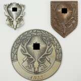 Reichsbund Deutsche Jägerschaft: Lot Abzeichen. - photo 1