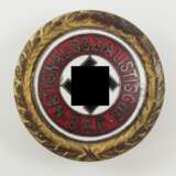 NSDAP: Goldenes Parteiabzeichen, Kleine Ausführung. - photo 1