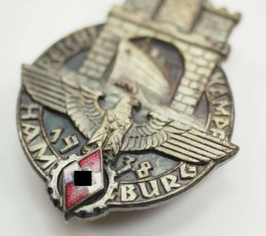 Abzeichen auf den Reichsberufswettkampf 1938 in Hamburg. - Foto 2 Abzeichen auf den Reichsberufswettkampf 1938 in Hamburg. - Foto 2
