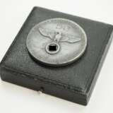 Plakette des Generalgouvernement - Distriktmeister 1943, im Etui. - photo 2