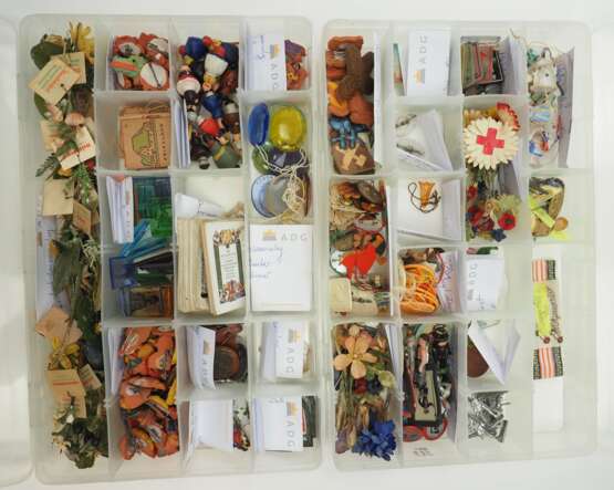 Winterhilfswerk (WHW): Sammlung Abzeichen. - photo 1 Winterhilfswerk (WHW): Sammlung Abzeichen. - photo 1