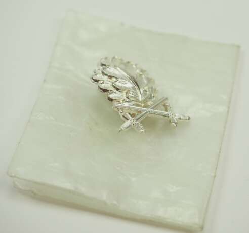 57er: Eichenlaub und Schwerter zum Ritterkreuz des Eisernen Kreuzes. - photo 2