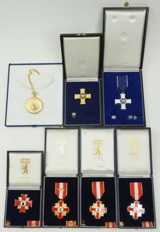 Feuerwehr- und Katastrophenschutz-Berlin / THW: Sammlung Auszeichnungen. - photo 1