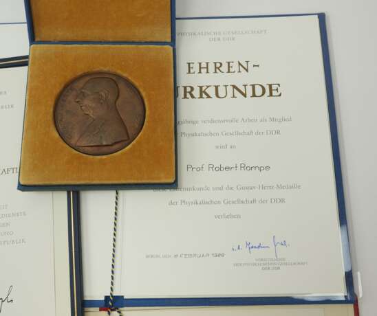 DDR: Nachlass des Prof. Dr. phil. Dr. Ing. E.h. Robert Rompe - Hervorragender Wissenschaftler des Volkes. - photo 4 DDR: Nachlass des Prof. Dr. phil. Dr. Ing. E.h. Robert Rompe - Hervorragender Wissenschaftler des Volkes. - photo 4