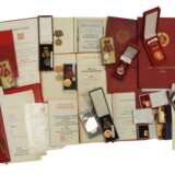 DDR: Umfangreiche Sammlung von kleinen Nachlässen sowie Einzelurkunden samt Auszeichnungen. - photo 1