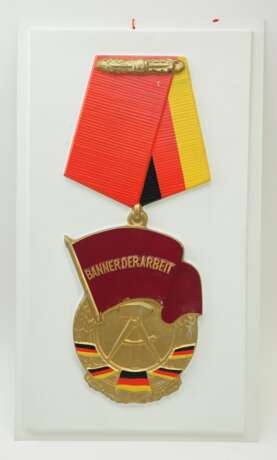 DDR: Banner der Arbeit - Wanddekoration. - photo 1 DDR: Banner der Arbeit - Wanddekoration. - photo 1