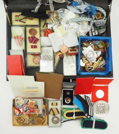 DDR: Sammlung Auszeichnungen und Effekten. - photo 2 DDR: Sammlung Auszeichnungen und Effekten. - photo 2