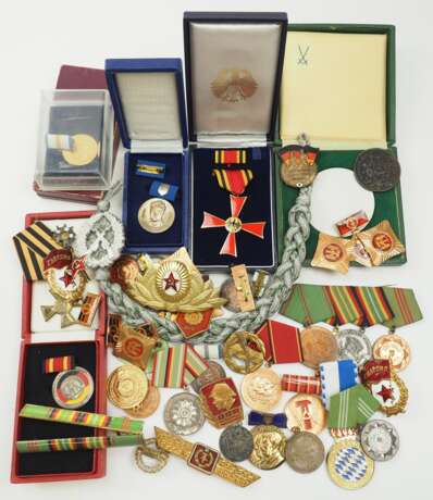 DDR: Lot Auszeichnungen. - photo 1