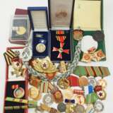 DDR: Lot Auszeichnungen. - photo 1