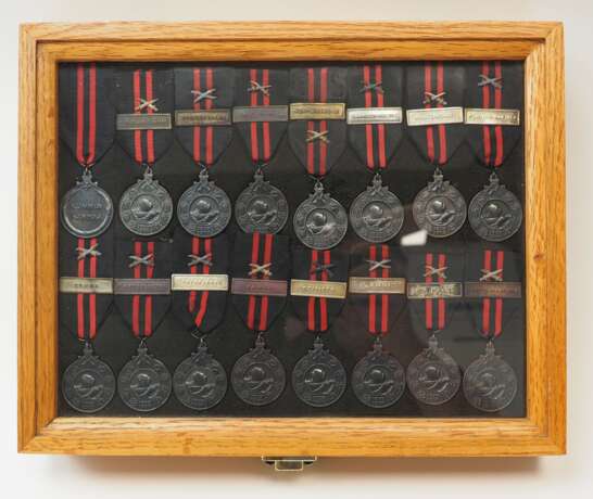 Finnland: Erinnerungsmedaille an den Winterkrieg - Sammlung mit 16 Medaillen. - Foto 1