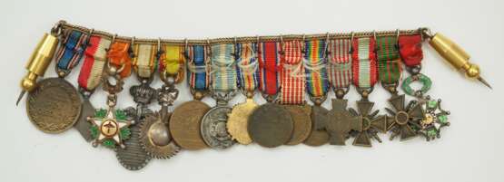 Frankreich: 15-teilige Miniaturenkette eines tapferen Offiziers. - photo 3